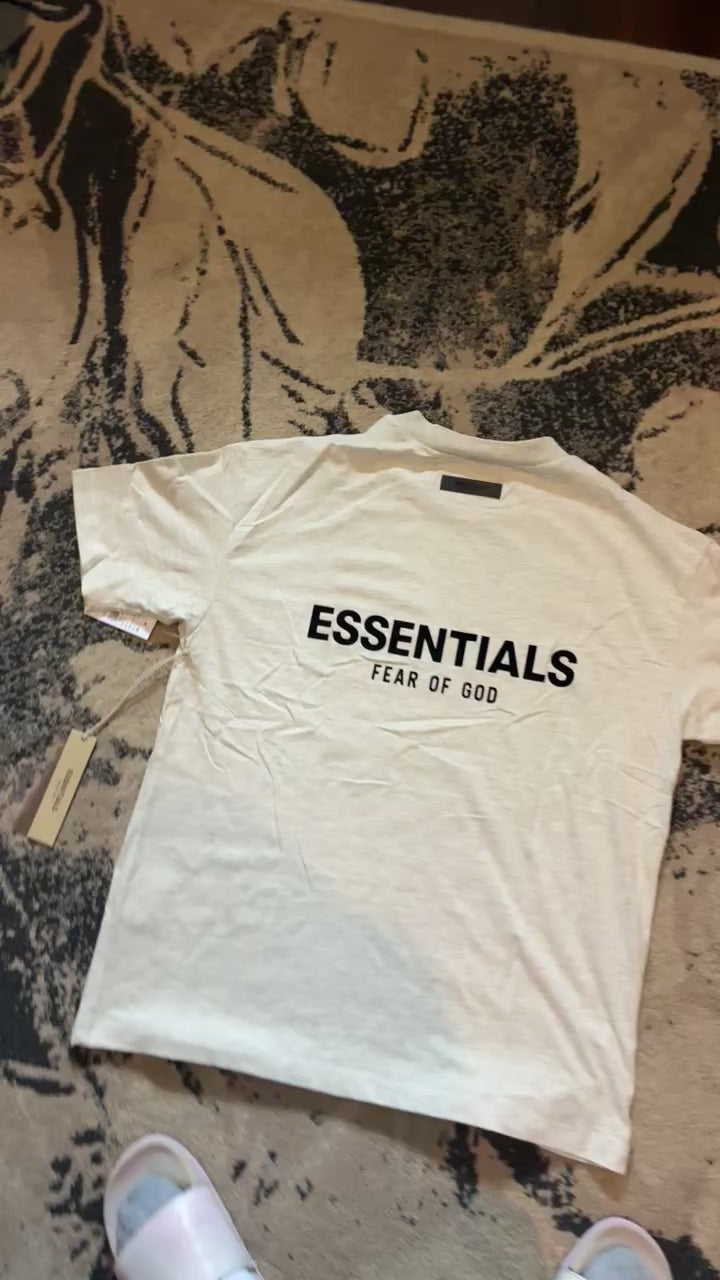 Fear of God Essentials Tee-Shirt SS22 — Light Oatmeal